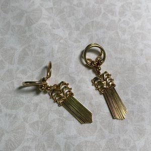 Vintage gold costume earrings clip on